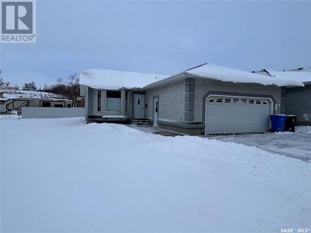 758 Sun Valley Drive, House detached with 5 bedrooms, 3 bathrooms and null parking in Estevan SK | Image 1