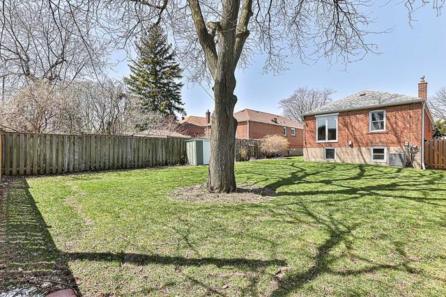 37 Guild Hall Dr, House detached with 3 bedrooms, 2 bathrooms and 4 parking in Toronto ON | Image 22