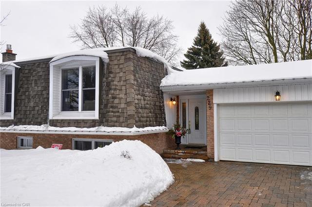 229 Gunn Avenue, House detached with 3 bedrooms, 2 bathrooms and 6 parking in Cambridge ON | Image 3