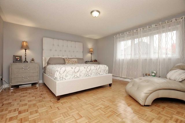 24 Timberwolf Cres, House detached with 4 bedrooms, 4 bathrooms and 4 parking in Vaughan ON | Image 6