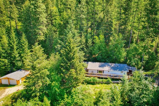 4744 Highway 3a, House detached with 3 bedrooms, 1 bathrooms and 5 parking in Central Kootenay A BC | Image 2