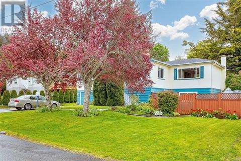 1207 Pearce Cres, Saanich, BC, V8X3S8 | Card Image