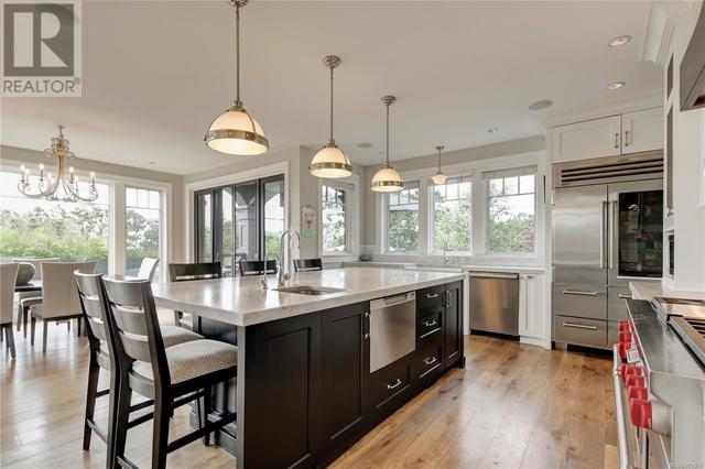 2990 Beach Dr, House detached with 4 bedrooms, 4 bathrooms and 6 parking in Oak Bay BC | Image 23