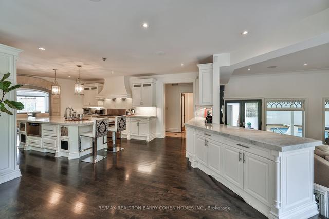 3 Hyde Park Circ, House detached with 4 bedrooms, 9 bathrooms and 9 parking in Toronto ON | Image 3