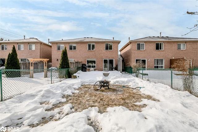 386 Dunsmore Lane, House attached with 3 bedrooms, 1 bathrooms and 3 parking in Barrie ON | Image 39