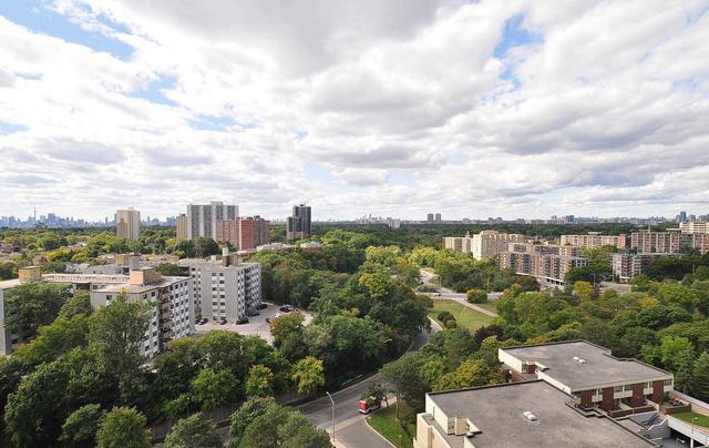 806 - 1 Massey Sq, Condo with 3 bedrooms, 2 bathrooms and 1 parking in Toronto ON | Image 22