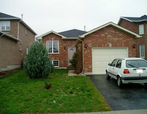 8 Taylor Dr, House detached with 2 bedrooms, 2 bathrooms and null parking in Barrie ON | Image 1