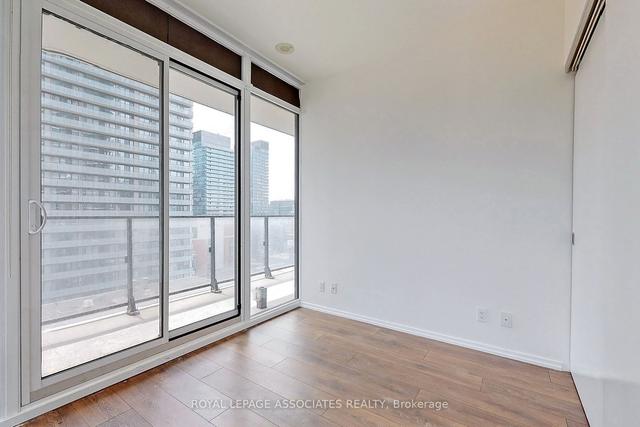 1509 - 125 Peter St, Condo with 2 bedrooms, 1 bathrooms and 0 parking in Toronto ON | Image 3
