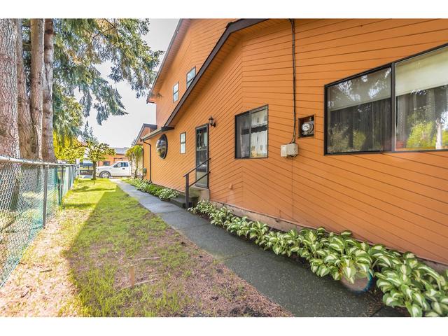 18136 61a Avenue, House detached with 4 bedrooms, 2 bathrooms and 6 parking in Surrey BC | Image 38