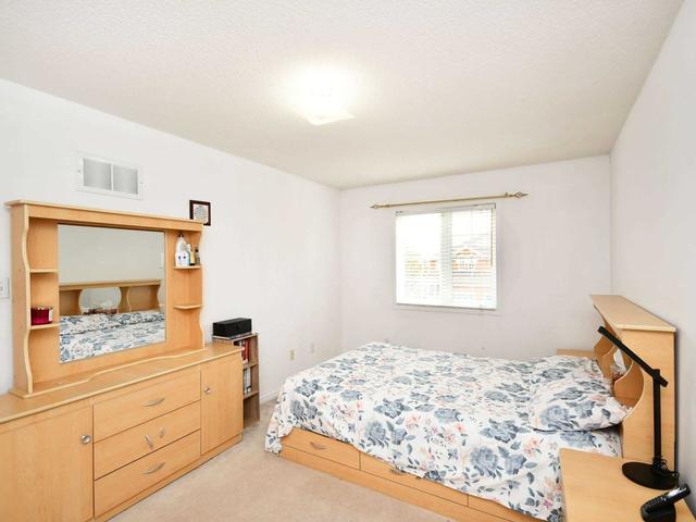 15 Todmorden Dr, House attached with 3 bedrooms, 2 bathrooms and 2 parking in Brampton ON | Image 25