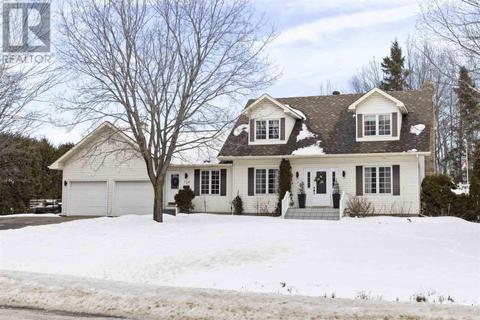 124 Palomino Dr, House detached with 4 bedrooms, 2 bathrooms and null parking in Sault Ste. Marie ON | Card Image