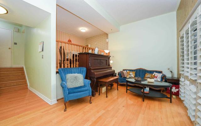 5 Grass Meado Way, Townhouse with 3 bedrooms, 3 bathrooms and 1 parking in Toronto ON | Image 8