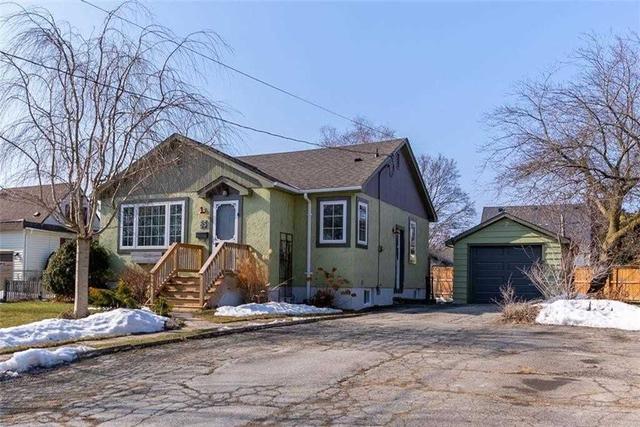 85 Booth St, House detached with 2 bedrooms, 1 bathrooms and 4 parking in St. Catharines ON | Image 1