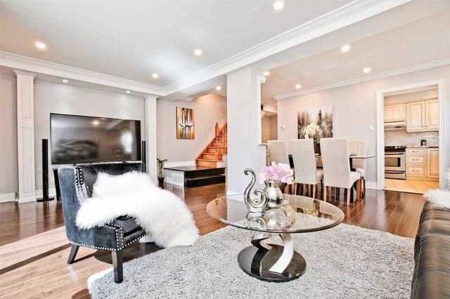 8 Ulysses Pl, House semidetached with 4 bedrooms, 4 bathrooms and 7 parking in Toronto ON | Image 2