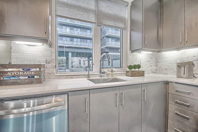 Th113 - 68 Canterbury Pl, Townhouse with 3 bedrooms, 2 bathrooms and 1 parking in Toronto ON | Image 6