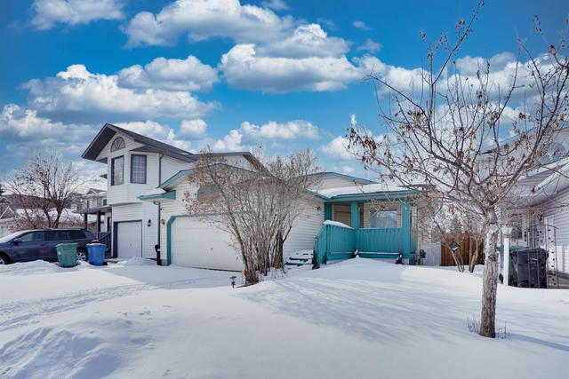 107 Carmel Close Ne, House detached with 5 bedrooms, 3 bathrooms and 4 parking in Calgary AB | Image 3