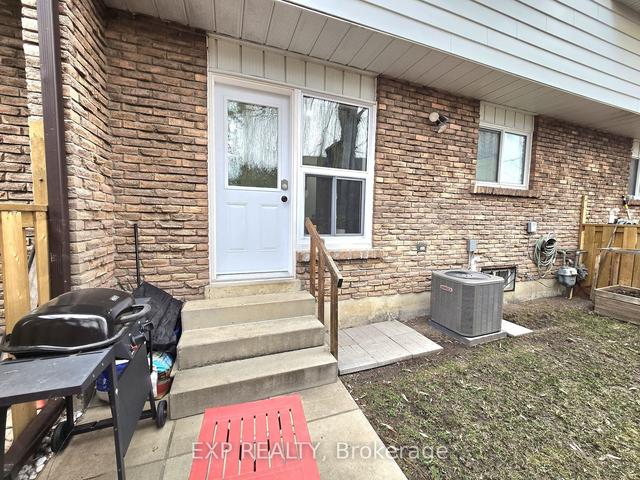 27 - 730 Cedar St, Townhouse with 3 bedrooms, 2 bathrooms and 1 parking in Oshawa ON | Image 28