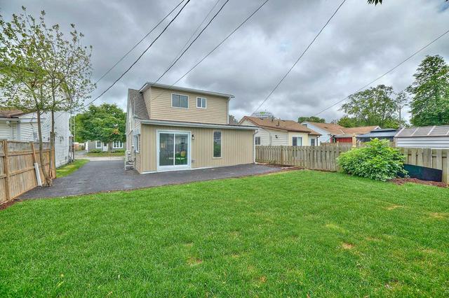 111 Dunkirk St, House detached with 2 bedrooms, 2 bathrooms and 4 parking in Welland ON | Image 3
