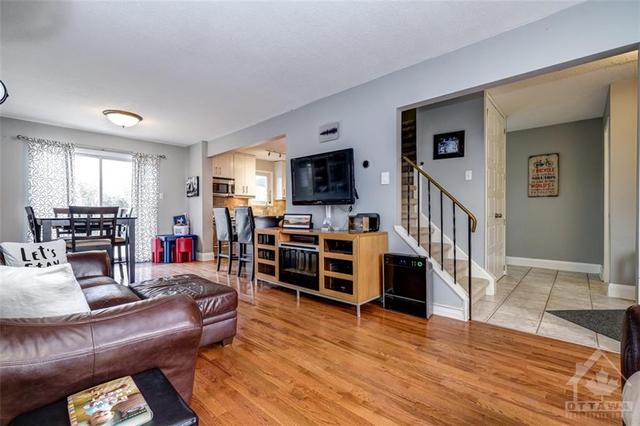 36 Gowrie Drive, House detached with 3 bedrooms, 2 bathrooms and 5 parking in Ottawa ON | Image 6