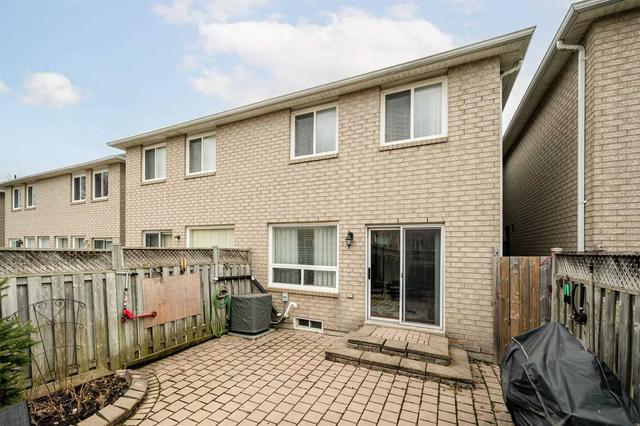 25 Kenwood Dr, Townhouse with 3 bedrooms, 3 bathrooms and 2 parking in Brampton ON | Image 25
