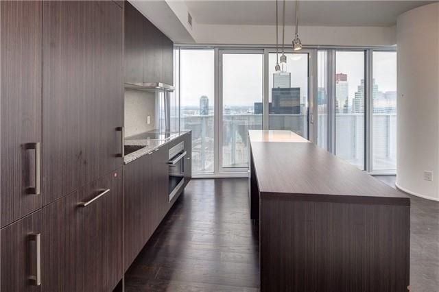 3804 - 88 Harbour St, Condo with 2 bedrooms, 2 bathrooms and 1 parking in Toronto ON | Image 2