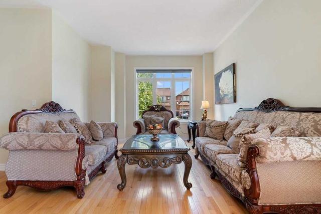 50 Thorndale Rd, House detached with 5 bedrooms, 4 bathrooms and 4 parking in Brampton ON | Image 3