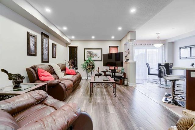 380 Langford Blvd, House semidetached with 4 bedrooms, 3 bathrooms and 6 parking in Bradford West Gwillimbury ON | Image 10