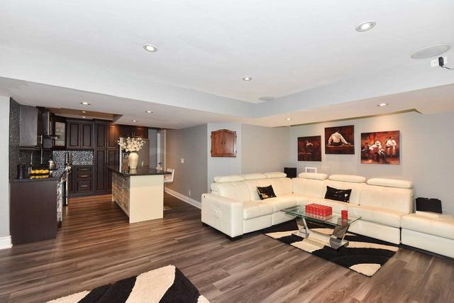 34 Violetridge Crt, House detached with 4 bedrooms, 4 bathrooms and 6 parking in Brampton ON | Image 10