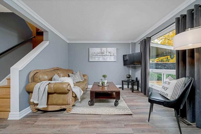 803 Laurier Ave, House semidetached with 3 bedrooms, 3 bathrooms and 3 parking in Milton ON | Image 3