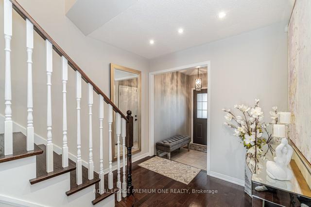 120 Keystar Crt, House attached with 3 bedrooms, 3 bathrooms and 3 parking in Vaughan ON | Image 37
