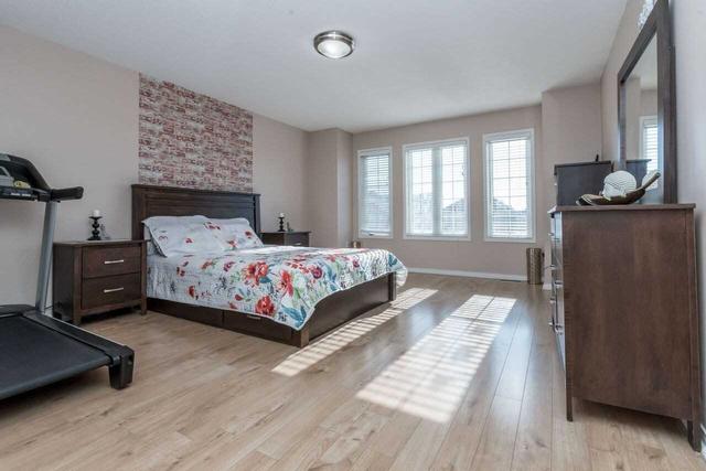 92 Lennon Tr, House detached with 4 bedrooms, 4 bathrooms and 4.5 parking in Brampton ON | Image 16