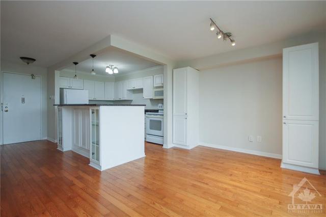 411 - 665 Bathgate Drive, Condo with 3 bedrooms, 2 bathrooms and 1 parking in Ottawa ON | Image 9