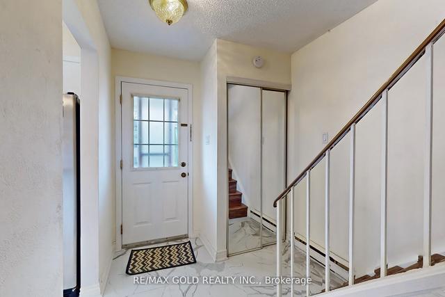 5 Gatsby Sq, House detached with 4 bedrooms, 2 bathrooms and 3 parking in Brampton ON | Image 6