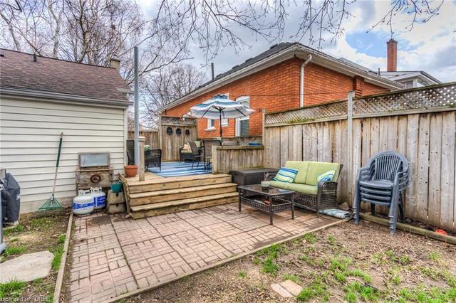 270 Brock Street, House detached with 2 bedrooms, 1 bathrooms and 2 parking in Brantford ON | Image 6