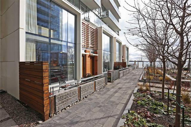 Th114 - 29 Queens Quay E, Condo with 2 bedrooms, 3 bathrooms and 1 parking in Toronto ON | Image 1