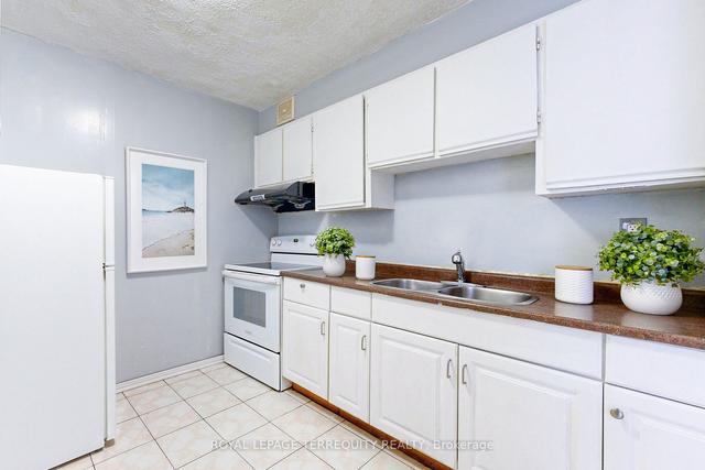 1201 - 2645 Kipling Ave, Condo with 1 bedrooms, 1 bathrooms and 1 parking in Toronto ON | Image 3