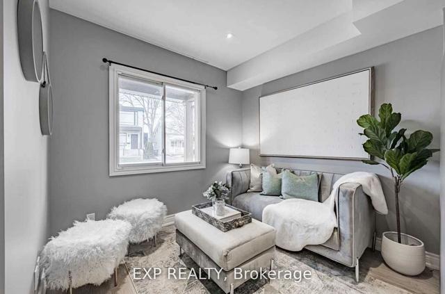 29 Bernice Cres, House detached with 4 bedrooms, 3 bathrooms and 3 parking in Toronto ON | Image 2