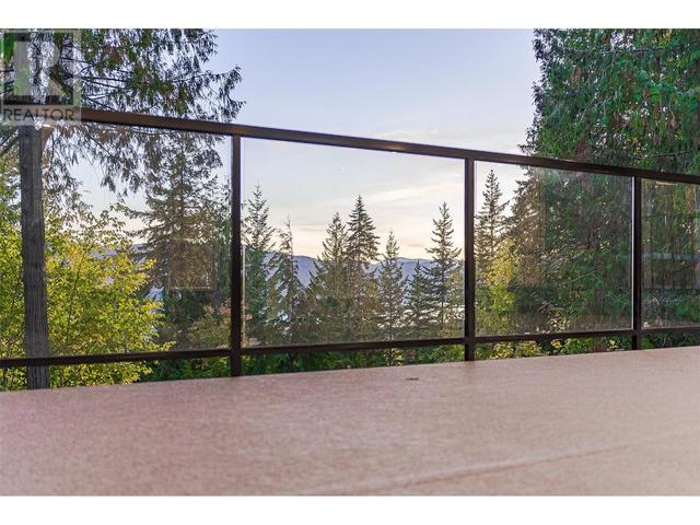 7418 Crowfoot Drive, House detached with 4 bedrooms, 3 bathrooms and null parking in Columbia Shuswap F BC | Image 31