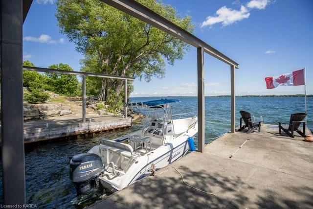678 Howe Island Drive, House detached with 2 bedrooms, 3 bathrooms and 10 parking in Frontenac Islands ON | Image 6