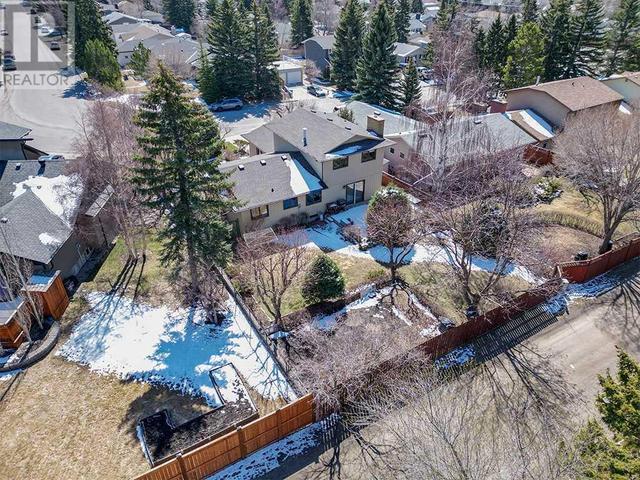 5861 Dalcastle Drive Nw, House detached with 4 bedrooms, 2 bathrooms and 4 parking in Calgary AB | Image 2