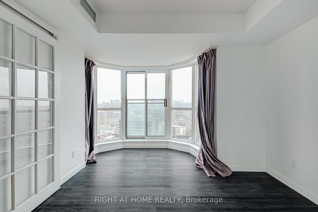 2303 - 8 Park Rd, Condo with 1 bedrooms, 1 bathrooms and 0 parking in Toronto ON | Image 7