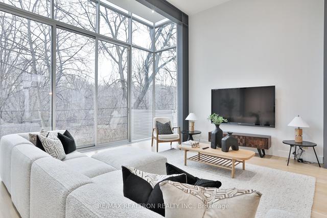 561 Arlington Ave, House detached with 3 bedrooms, 4 bathrooms and 1 parking in Toronto ON | Image 7
