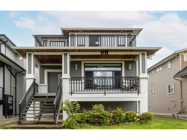 221 Phillips Street, House detached with 6 bedrooms, 6 bathrooms and null parking in New Westminster BC | Card Image