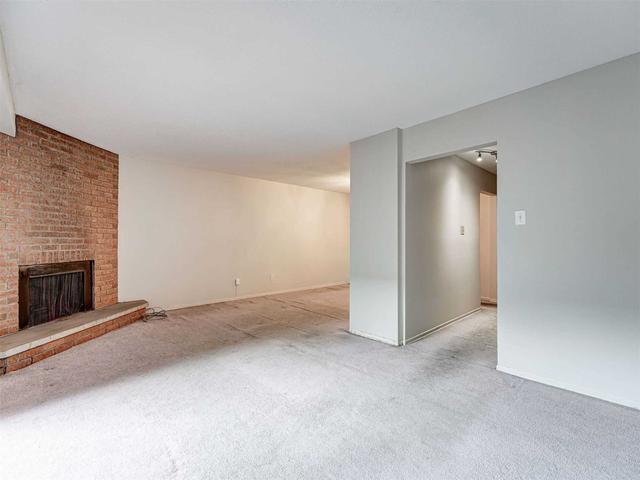 21 Bards Walkway, Townhouse with 3 bedrooms, 3 bathrooms and 2 parking in Toronto ON | Image 4