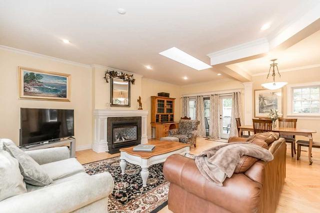 47 Cousins Dr, House detached with 3 bedrooms, 1 bathrooms and 8 parking in Aurora ON | Image 2