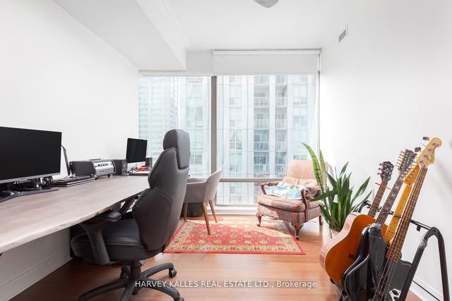 2403 - 18 Yorkville Ave, Condo with 2 bedrooms, 2 bathrooms and 1 parking in Toronto ON | Image 4