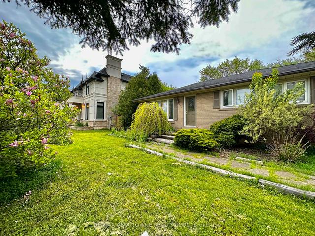 1350 Rebecca St, House detached with 4 bedrooms, 2 bathrooms and 6 parking in Oakville ON | Image 1