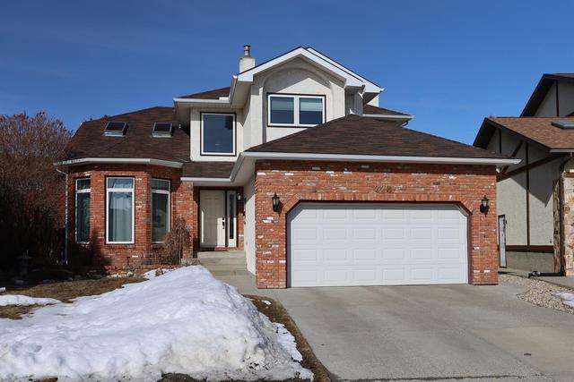 228 Hawkhill Court Nw, House detached with 4 bedrooms, 3 bathrooms and 4 parking in Calgary AB | Image 1