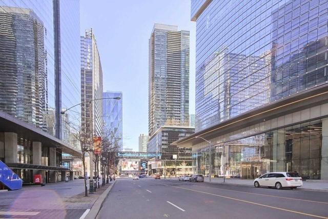 1106 - 65 Bremner Blvd, Condo with 1 bedrooms, 1 bathrooms and 0 parking in Toronto ON | Image 1