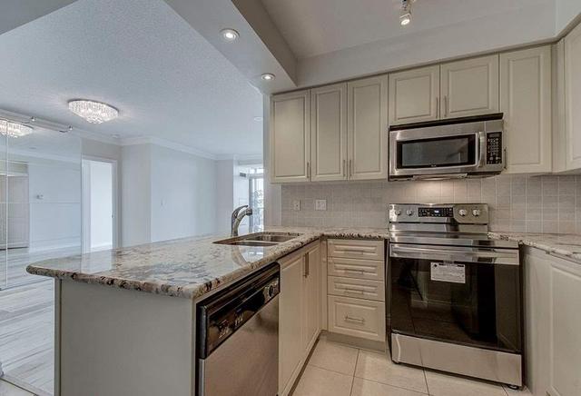 1401 - 88 Promenade Circ, Condo with 2 bedrooms, 2 bathrooms and 1 parking in Vaughan ON | Image 2